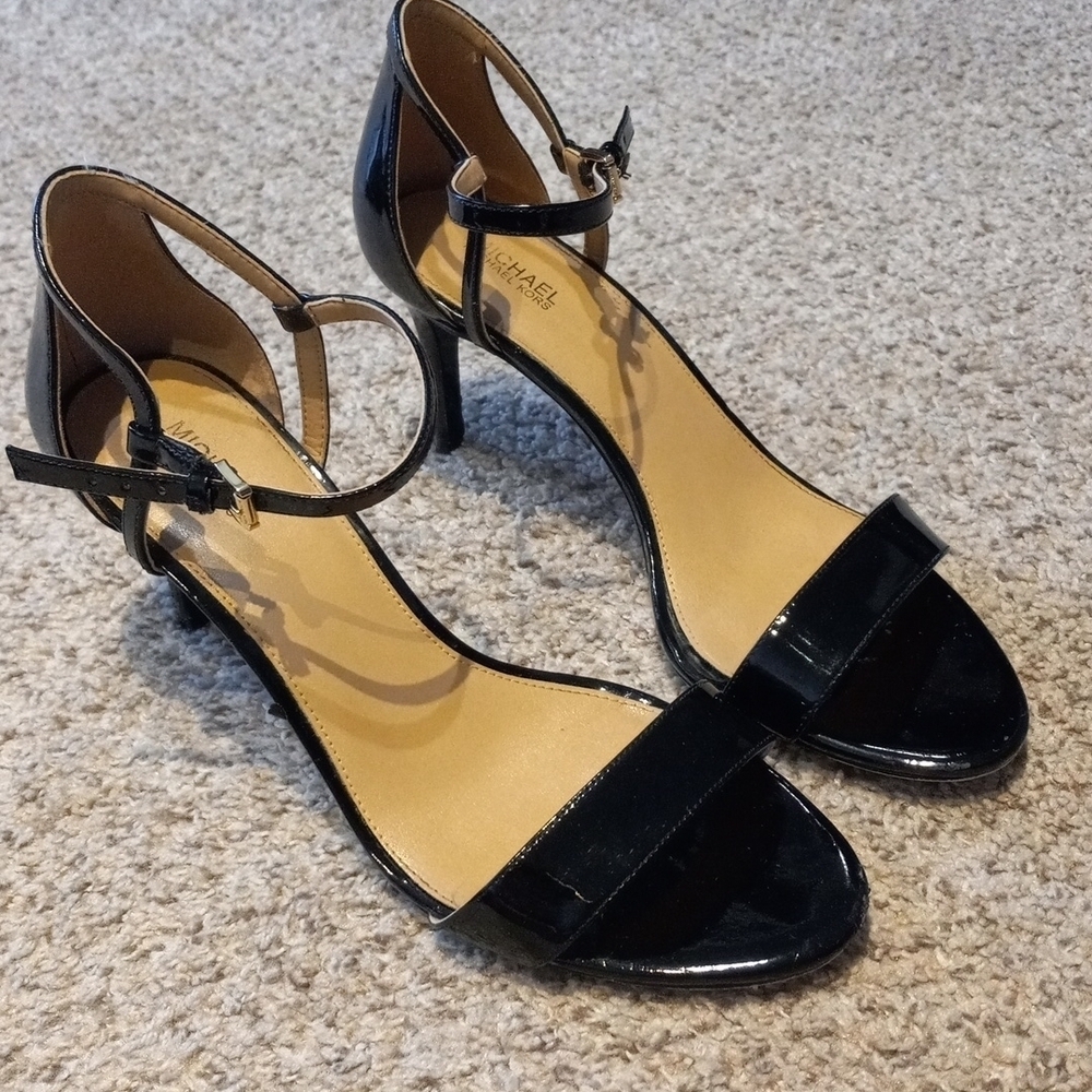 MICHAEL Michael Kors much loved 9M heels, great fixxer upper!